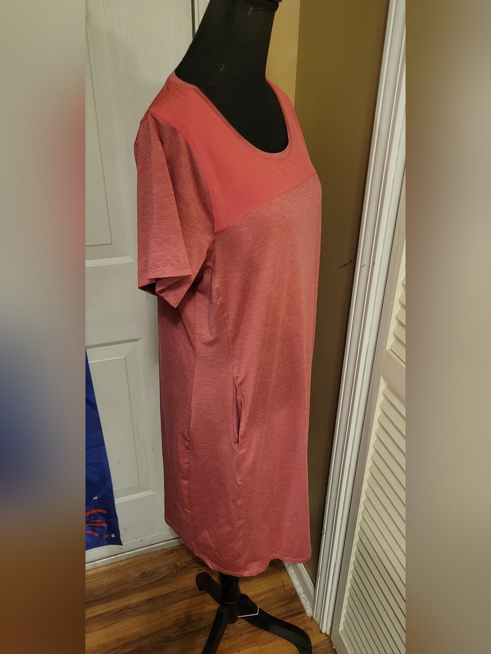 Columbia Women's Place to Place II Dress Omni-Shield Coral, Size Large - Picture 5 of 12